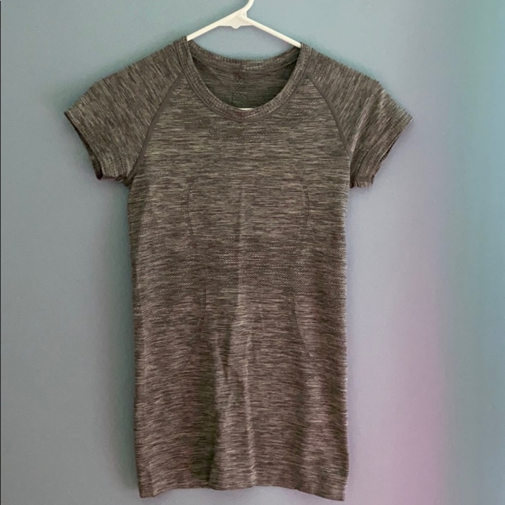 lululemon grey gray size 4 t shirt